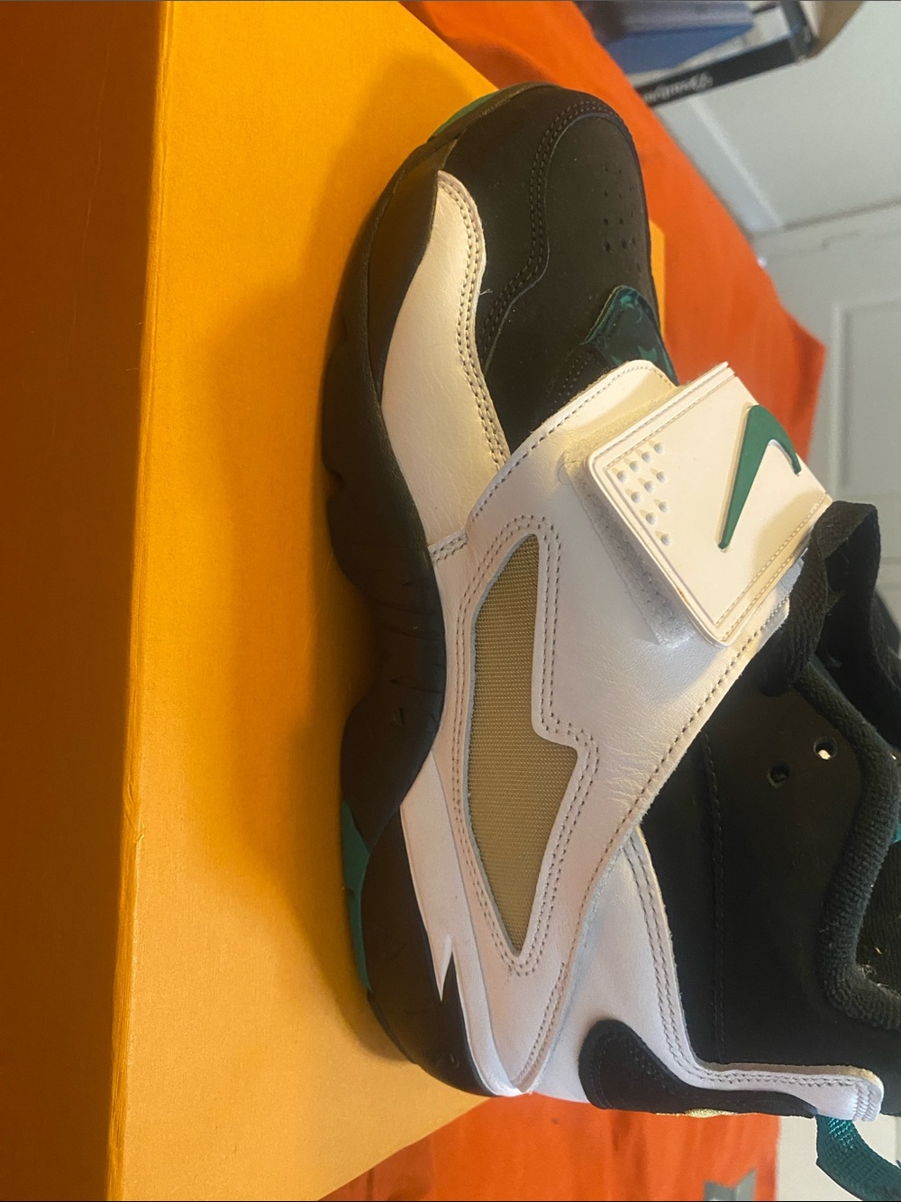 Nikes - Picture 8 of 10